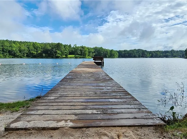 32 Hillcrest Dr, Columbia, VA 23038