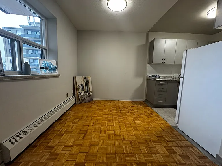 52 Park St E — Photo 8