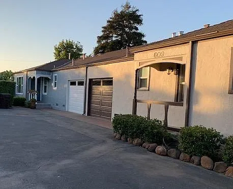 The duplex. 609 is the front unit.