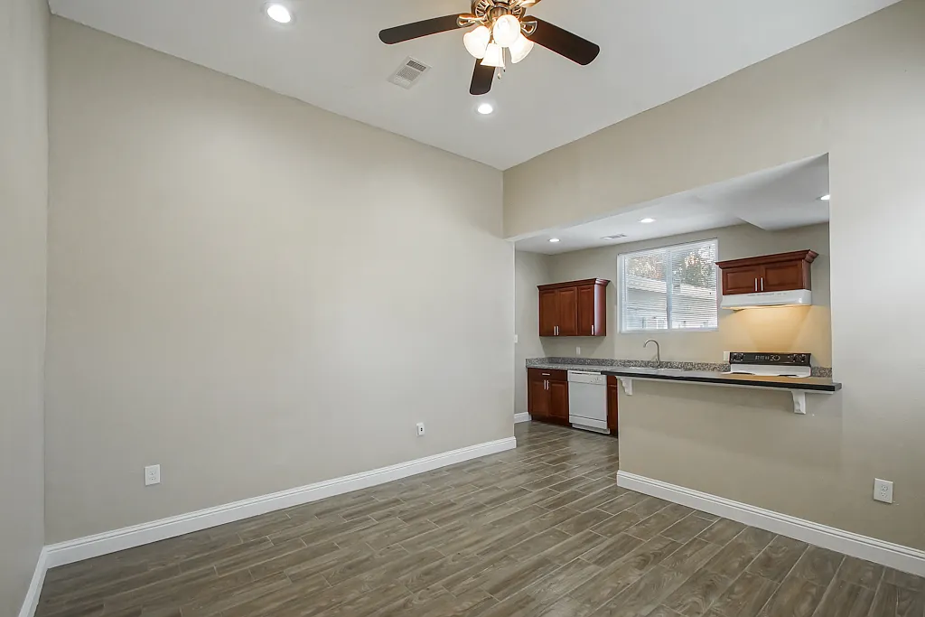 1 bed, 800 sqft, $1,100 — Photo 3