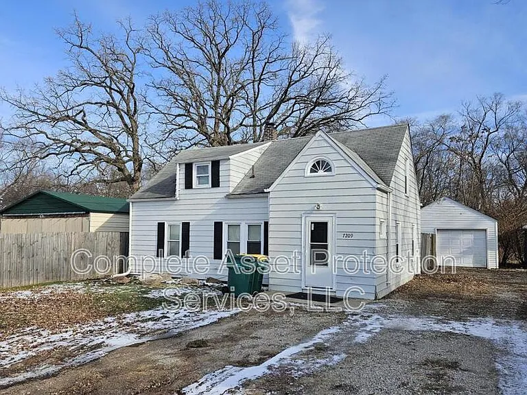 7209 Catherine St — Photo 2