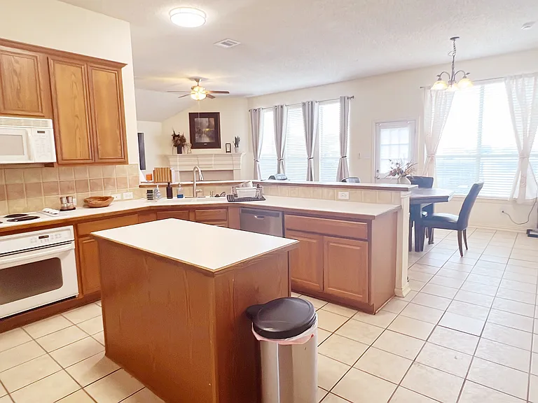 10361 Balsam Dr — Photo 3
