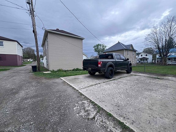3rd image of 117 1/2 Davis St