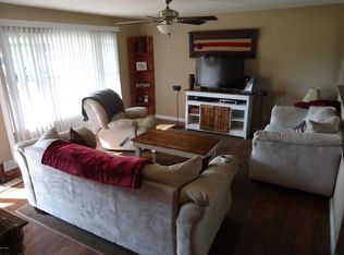 6 Monroe Ave, Salem, IL 62881