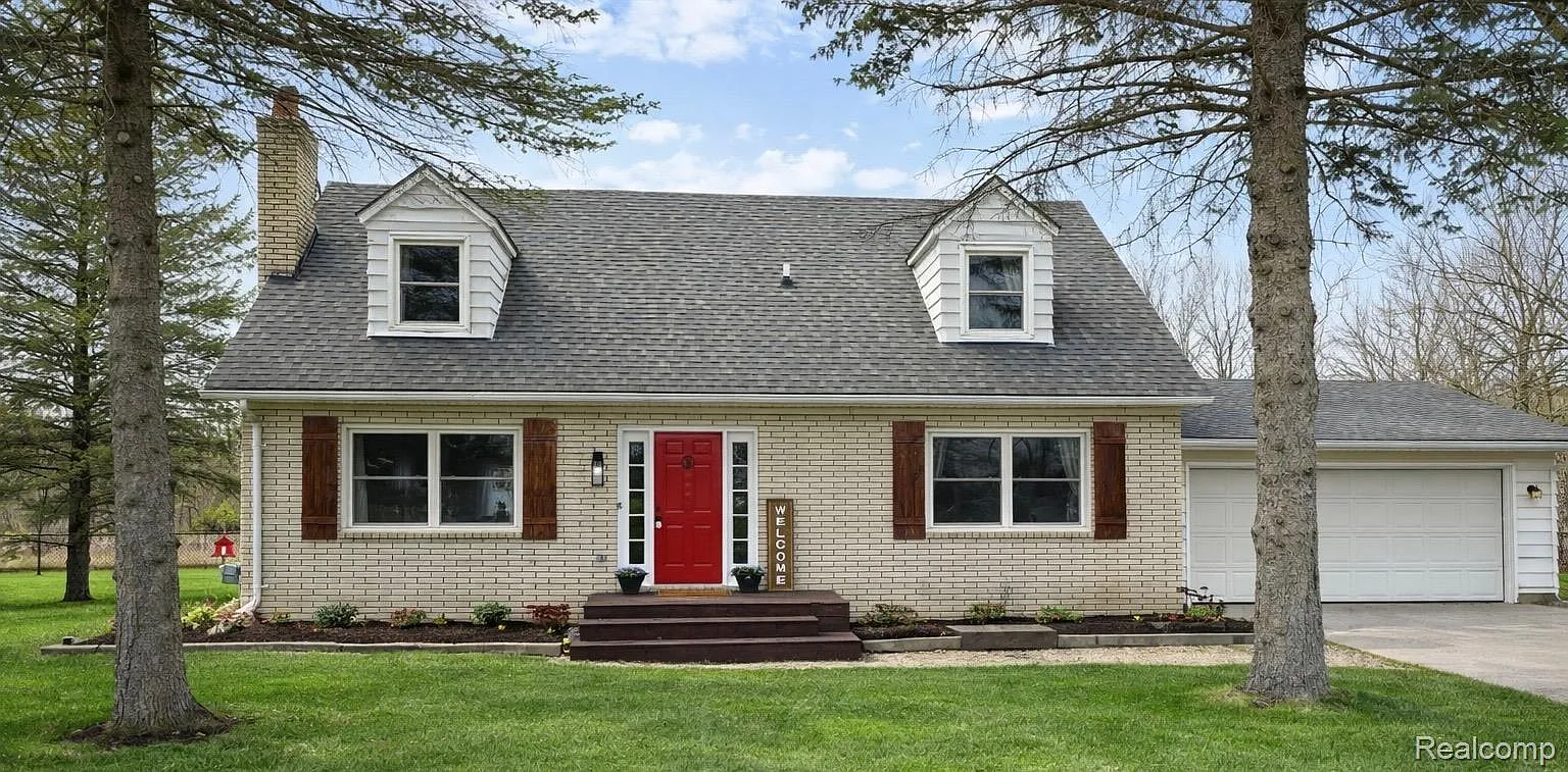 4837 Mack Rd photo 1