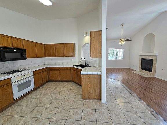 5th image of 3651 Yorba Linda Dr