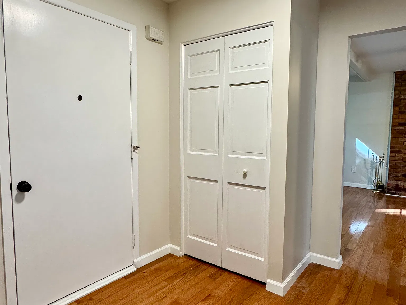 4 bed, 2.5 bath, 2160 sqft, $3,200 — Photo 4