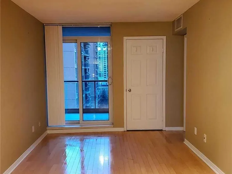 30 Harrison Garden Blvd #812 — Photo 5
