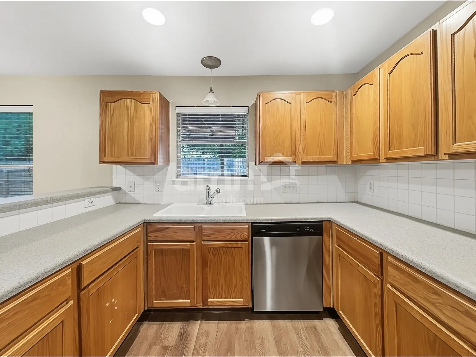 3 bed, 2.5 bath, 1877 sqft, $1,695 — Photo 4