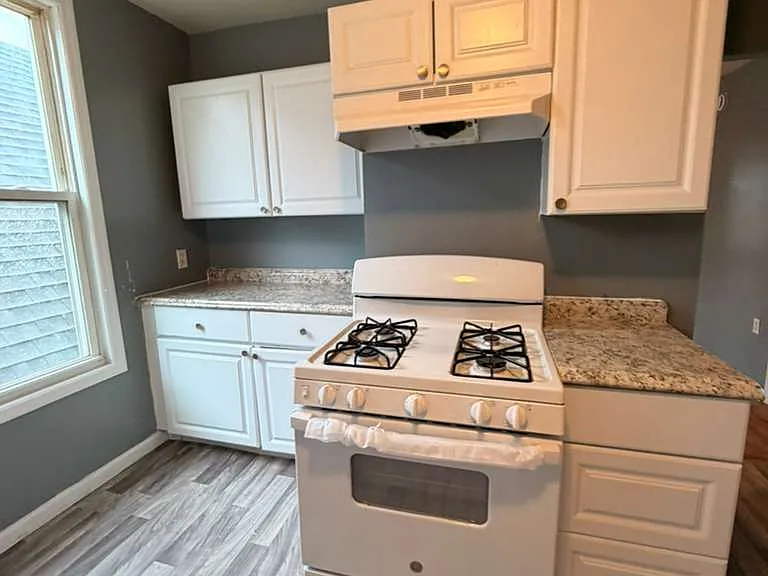 884 3rd Ave #3 — Photo 4