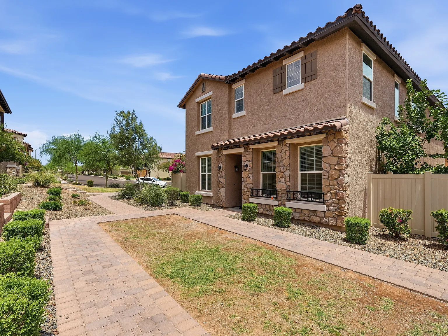 4 bed, 2.5 bath, 2622 sqft, $2,495 — Photo 3