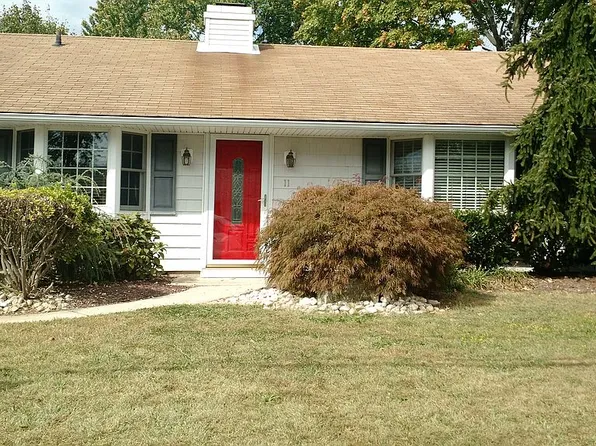 11 Winthrop Rd, Edison, NJ 08817