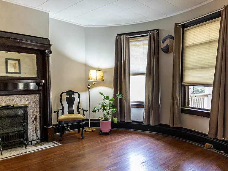 262 W Grand Blvd — Photo 27