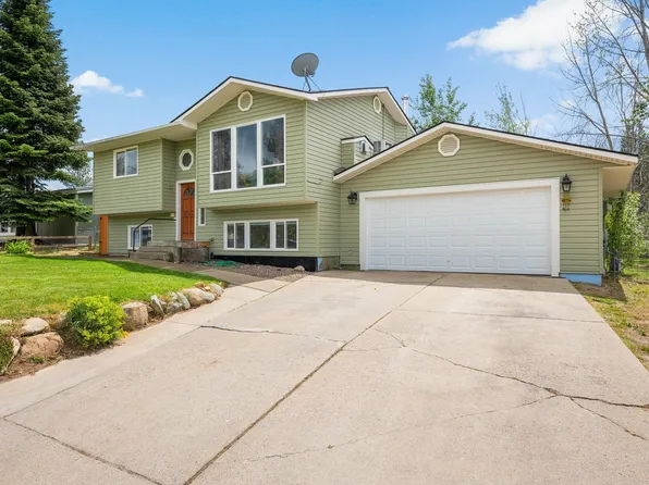 916 E F St, Deer Park, WA 99006