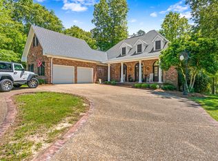 73 Summertree Pl, Hattiesburg, MS 39402