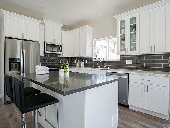 4th image of 10725 Lemona Ave