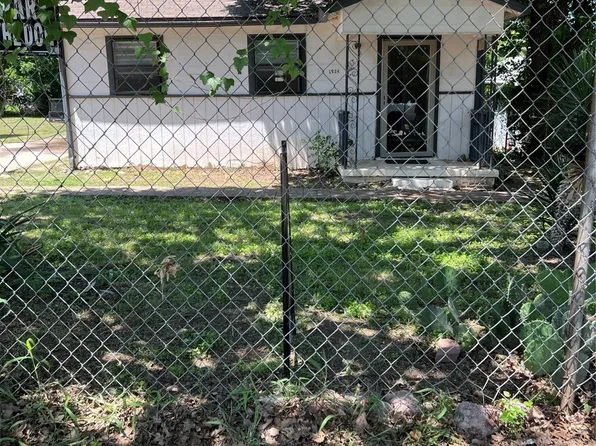 1824 Arch St, Fort Worth, TX 76105