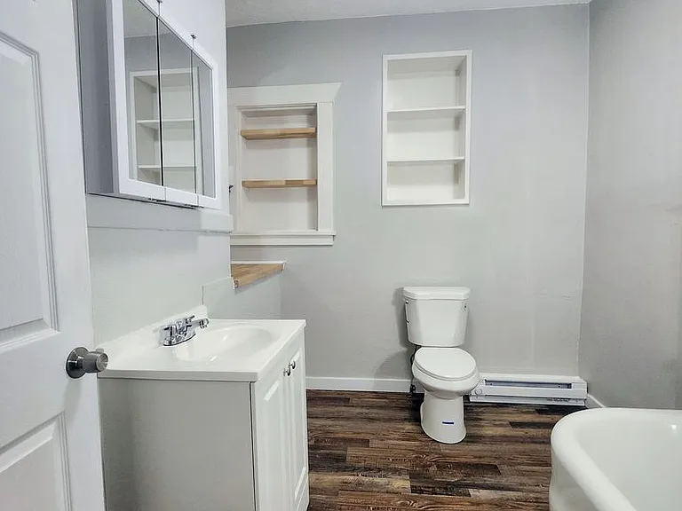 2228 N Astor St — Photo 8