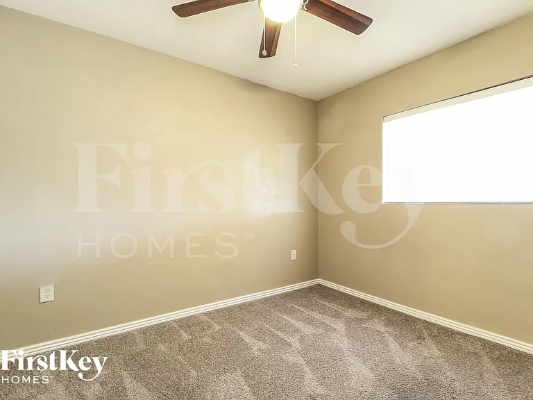 1810 W 5th St — Photo 11