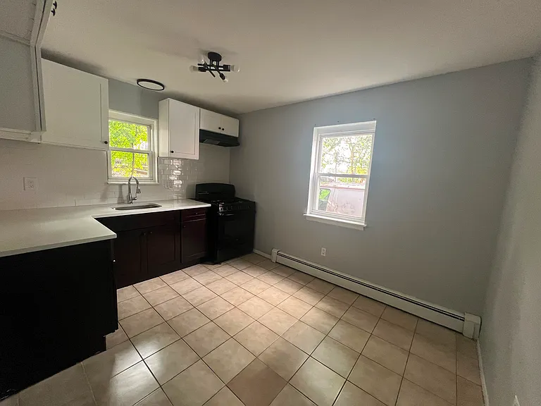 124 Oak St #3A — Photo 9
