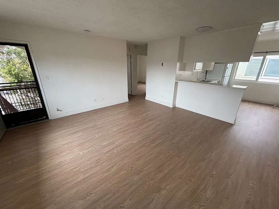 205 Avenue H