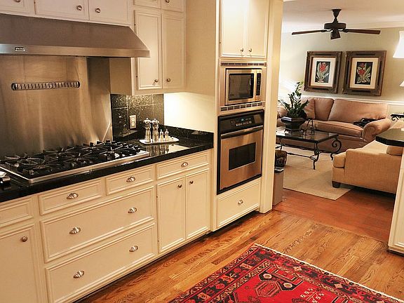 Viking cooktop and vent-hood