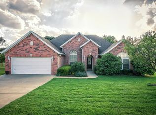 1549 S River Meadows Dr, Fayetteville, AR 72701