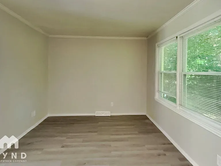 406 Edgegreen Dr — Photo 4