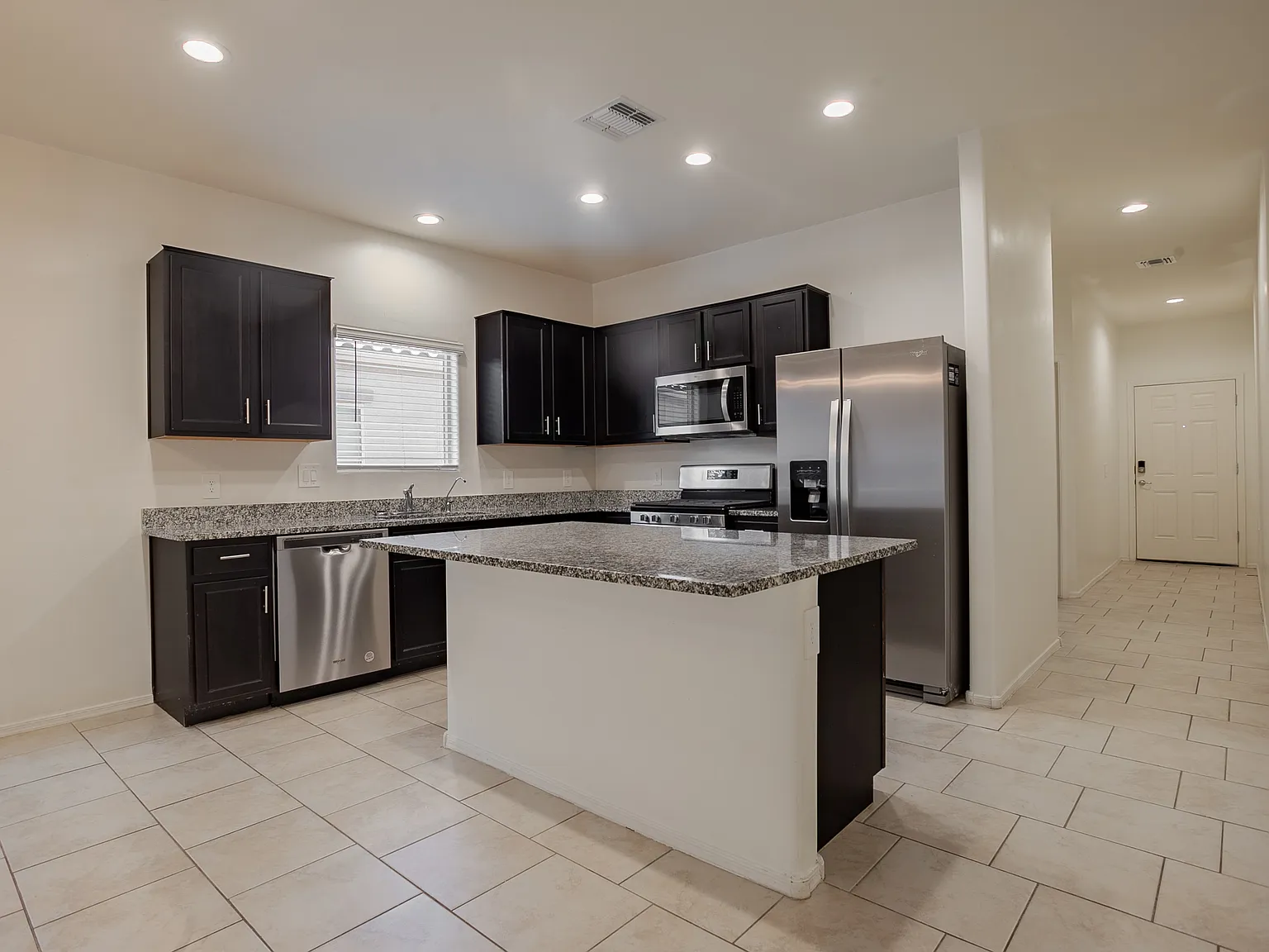 5 bed, 1914 sqft, $2,500 — Photo 3