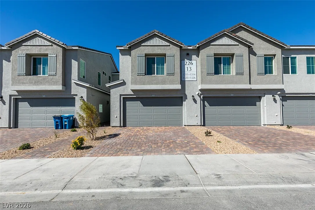 3 bed, 2.5 bath, 1640 sqft, $2,200 — Photo 1