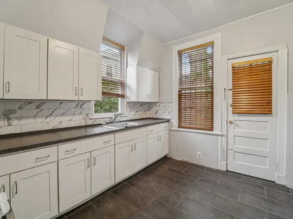 9 Howard Place image 13 of 38