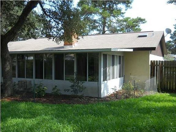3rd image of 108 Newcastle Cir