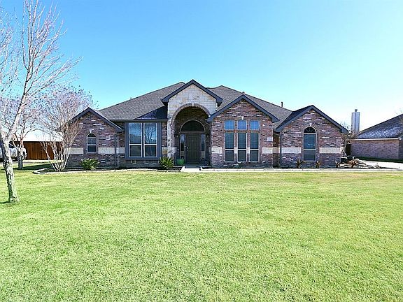 3rd image of 224 Kings Court Dr
