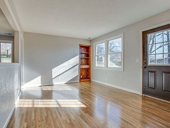 3rd image of 200 Cedar Dr