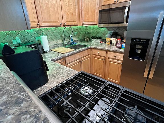 3rd image of 4600 N Cumberland Ave Unit 112
