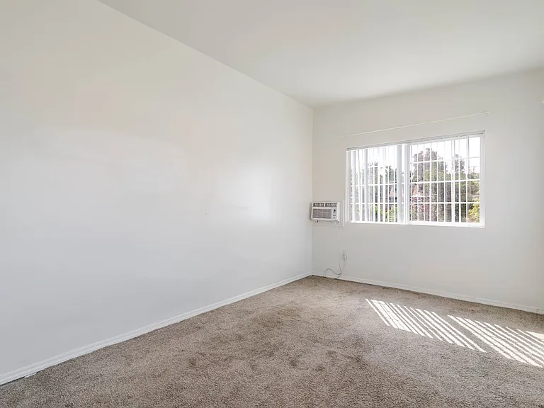 13057 Gladstone Ave — Photo 20
