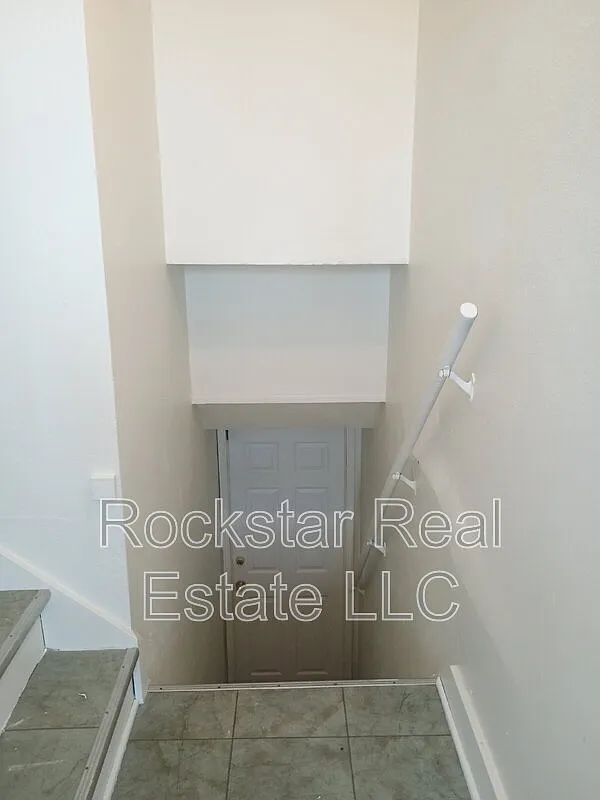 4 bed, 1.0 bath, 1228 sqft, $1,425 — Photo 3