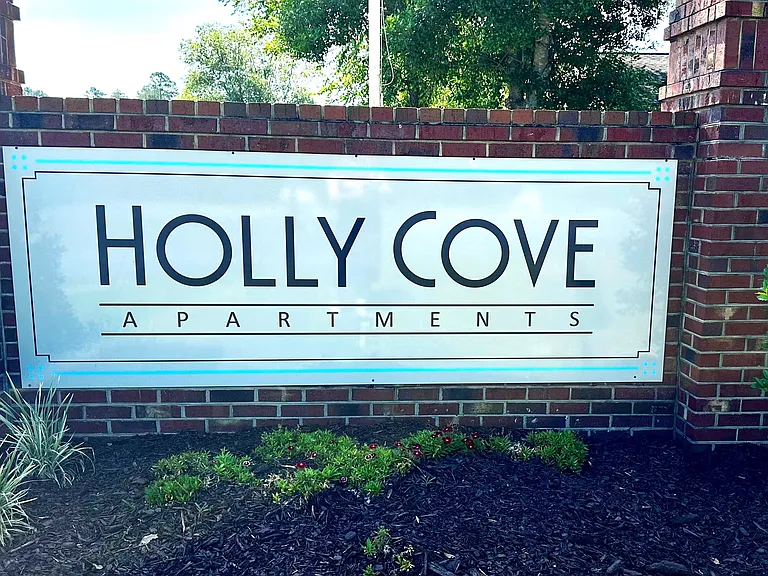 Holly Cove Apartments — Photo 1