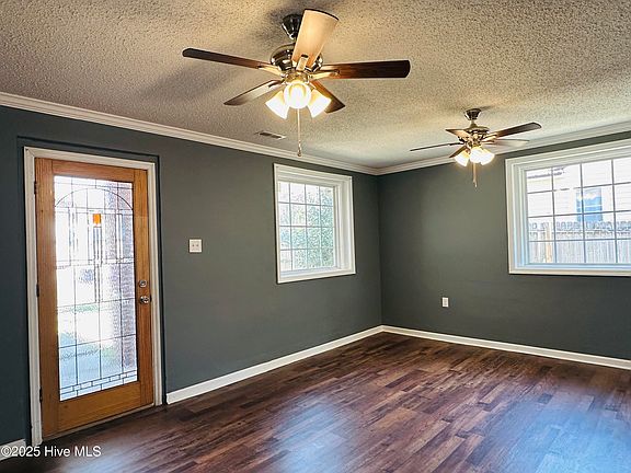 4th image of 315 W Hill Street