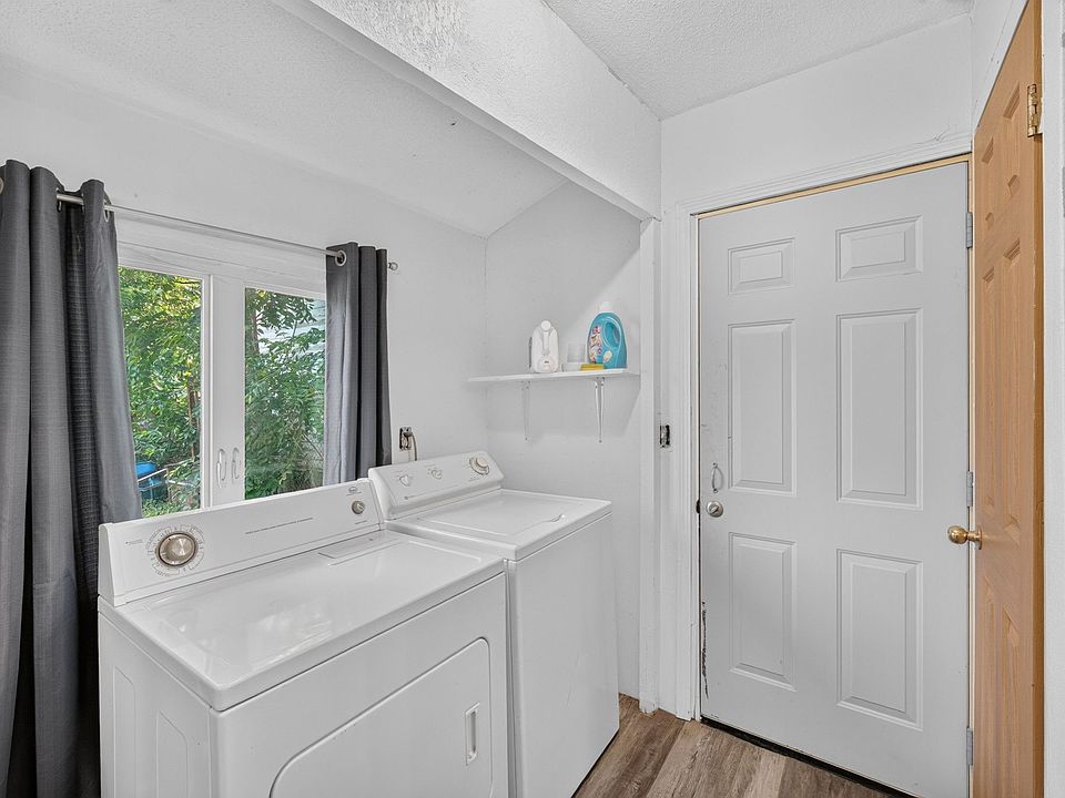 16th image of 148 E Sheridan Ave