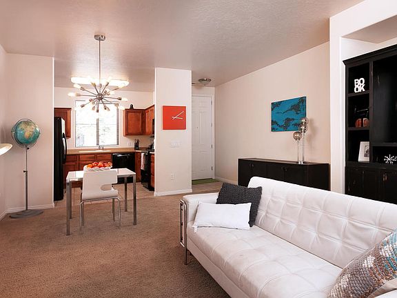 3rd image of 925 N Cottonwood Wash Dr #112