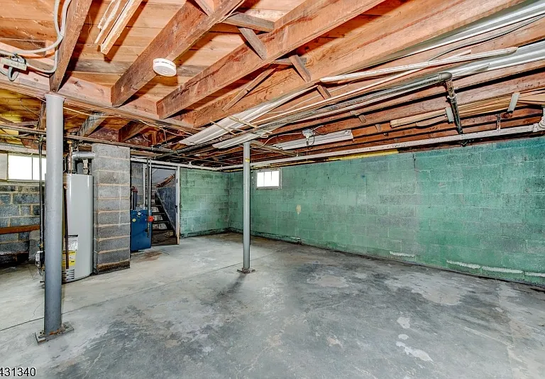 10 Lake Dr — Photo 32