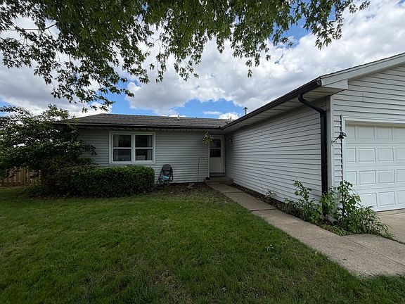 3rd image of 1304 Greenridge Dr