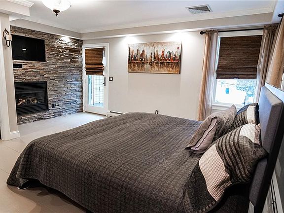 5th image of 67 Martin St