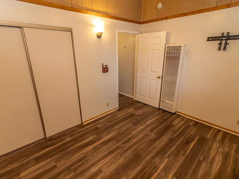 744 E Meadow Ln — Photo 11
