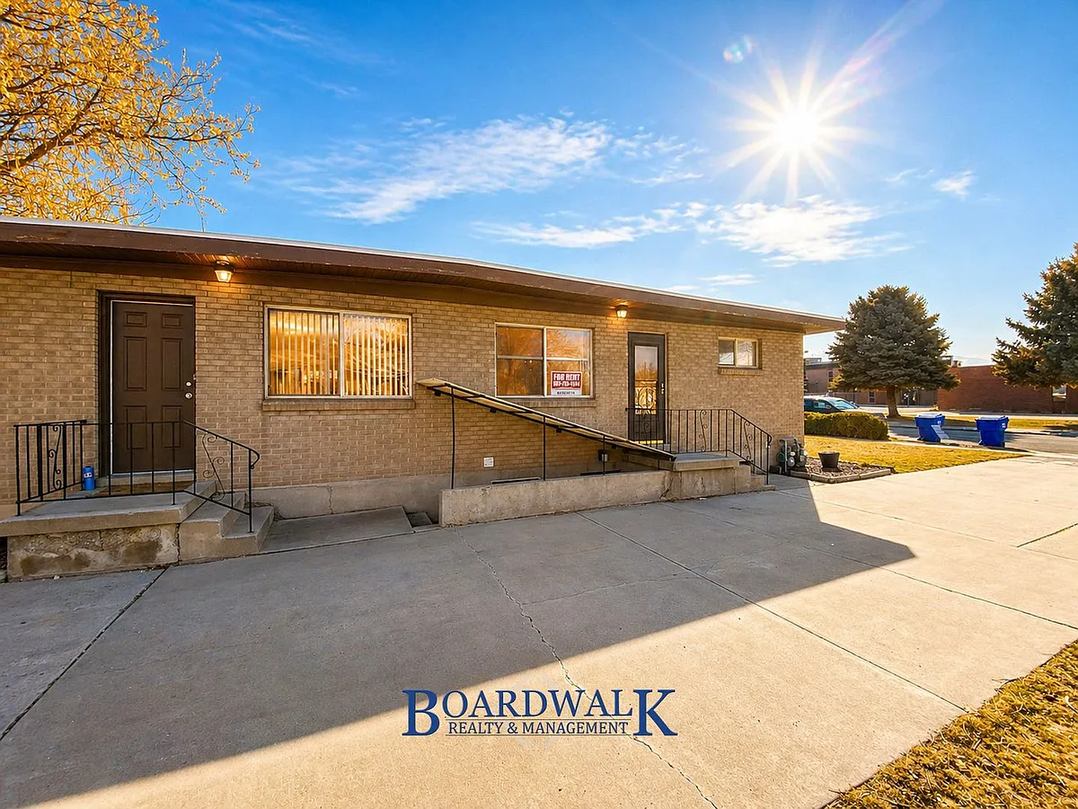Building Photo - 325 E Baird Cir