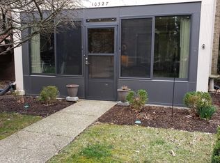 10327 Shelbyville Rd, Louisville, KY 40223