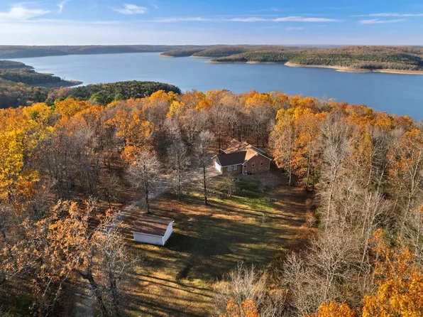 84 N Point Dr, Yellville, AR 72687