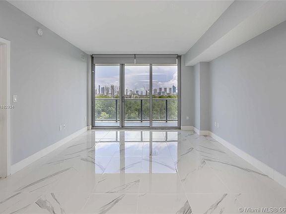 4th image of 16385 Biscayne Blvd Unit 619