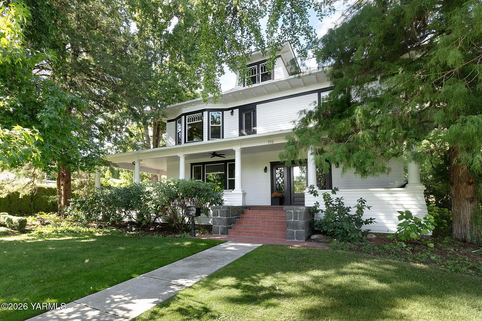 116 Park Ave photo 1